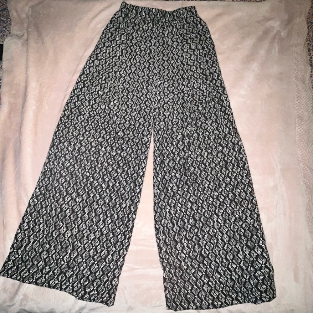 Black & white slacks🤍